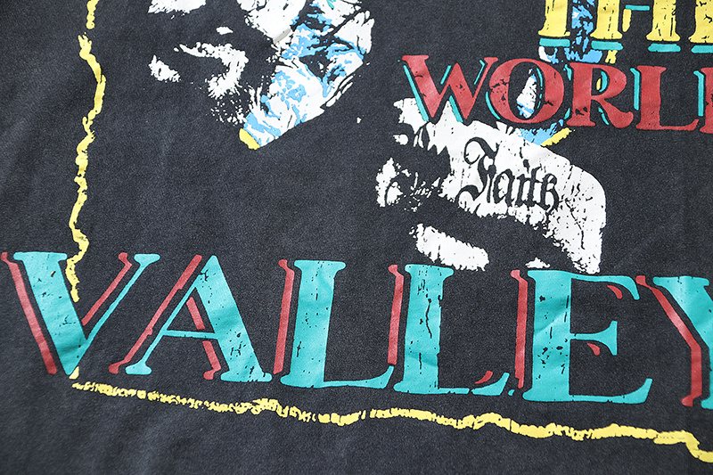 VALE USA Dreams Against the World Graphic T-Shirt — detail