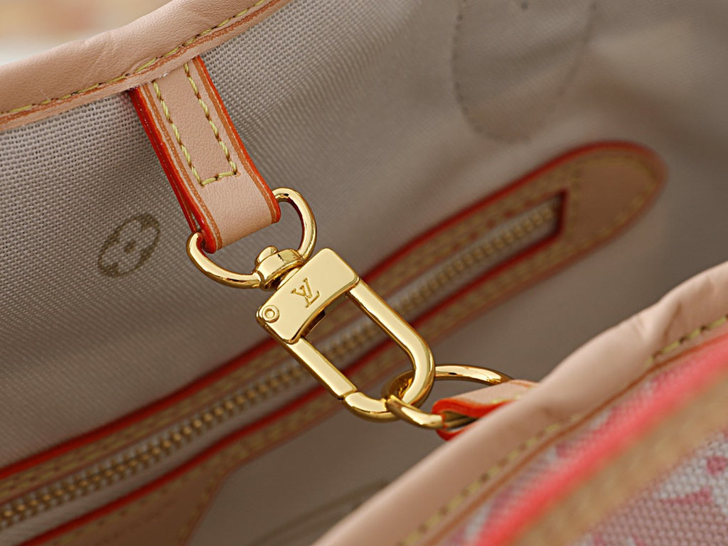 Louis Vuitton Neverfull Monogram Tote with Matching Pouch — detail