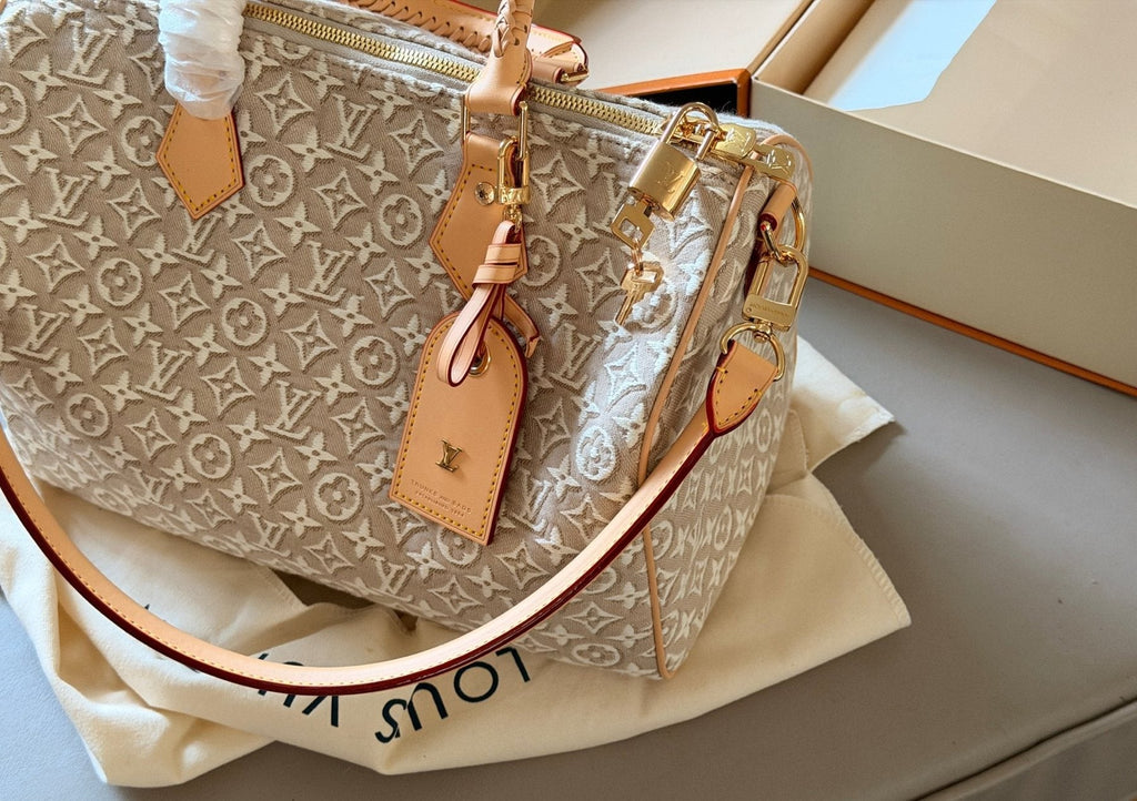 Louis Vuitton Speedy Beige Monogram Satchel — detail