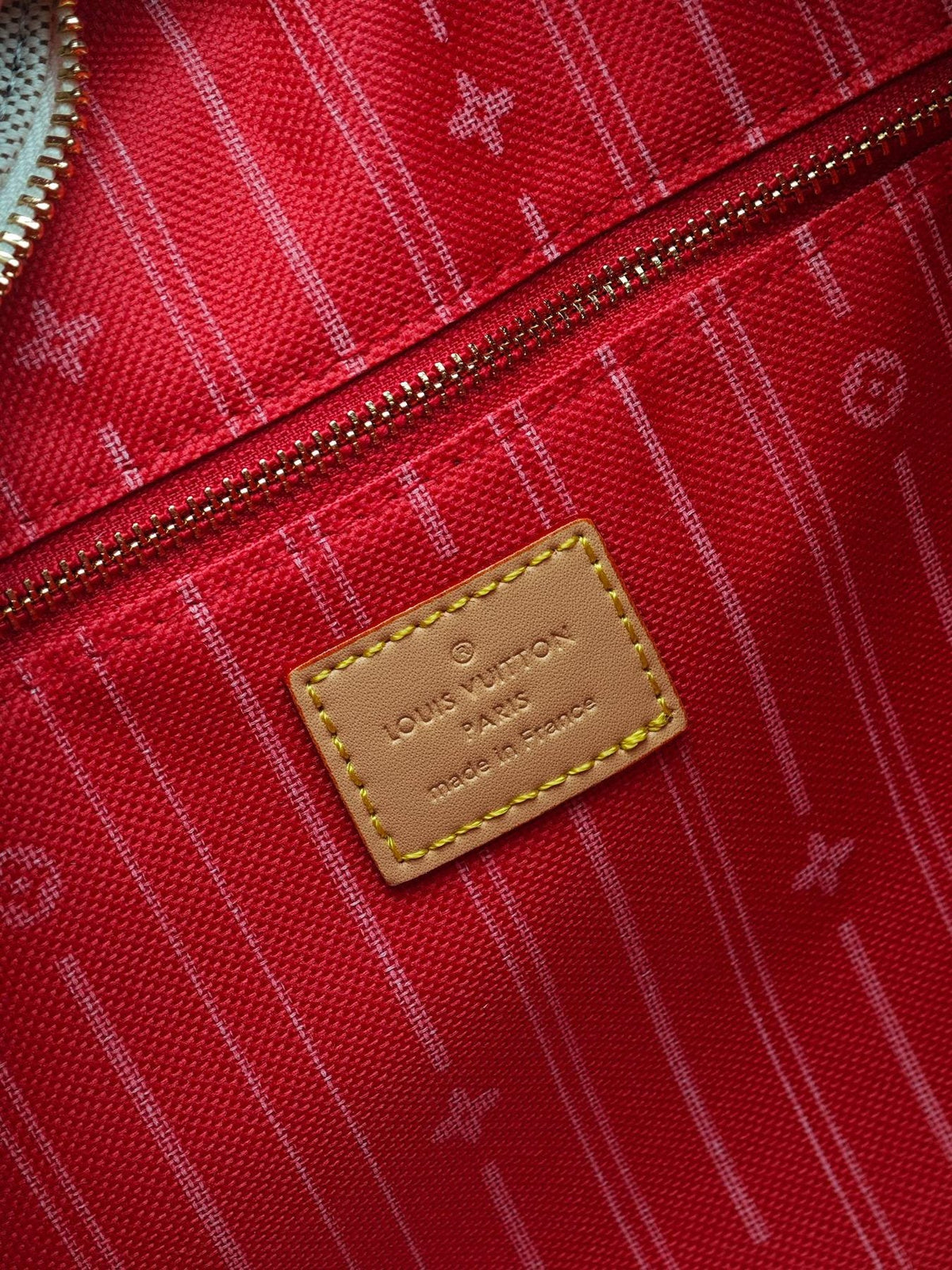 Louis Vuitton Escale Cream and Red Tote Bag — detail