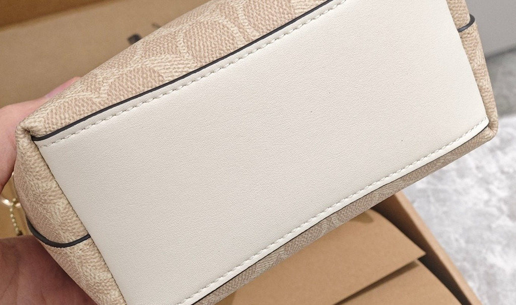 Coach City15 Signature Tote Bag — detail