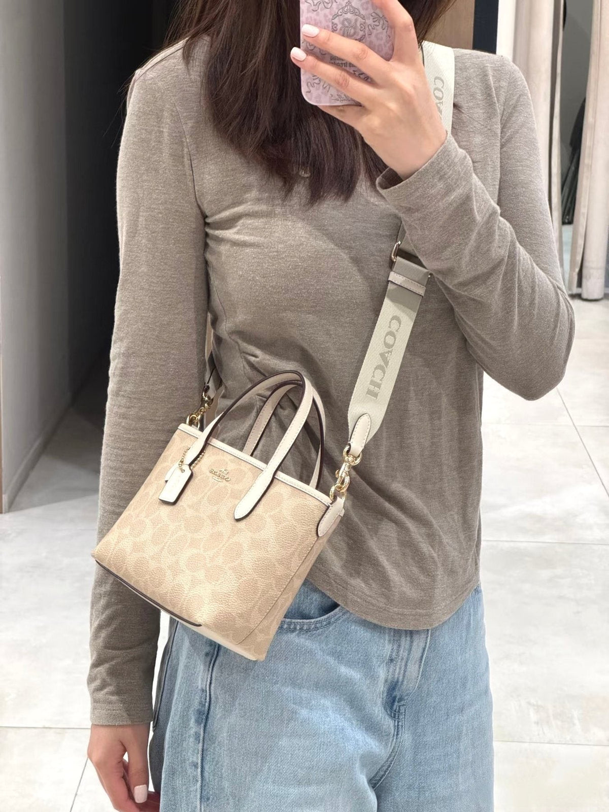 Coach City15 Signature Tote Bag — model