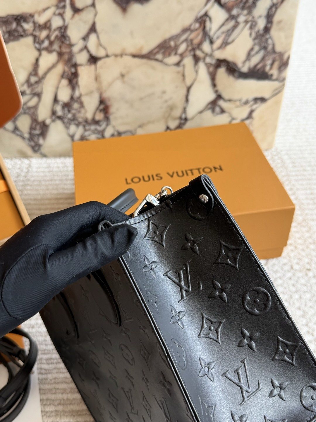 Louis Vuitton OnTheGo Chain-Detail Tote — detail