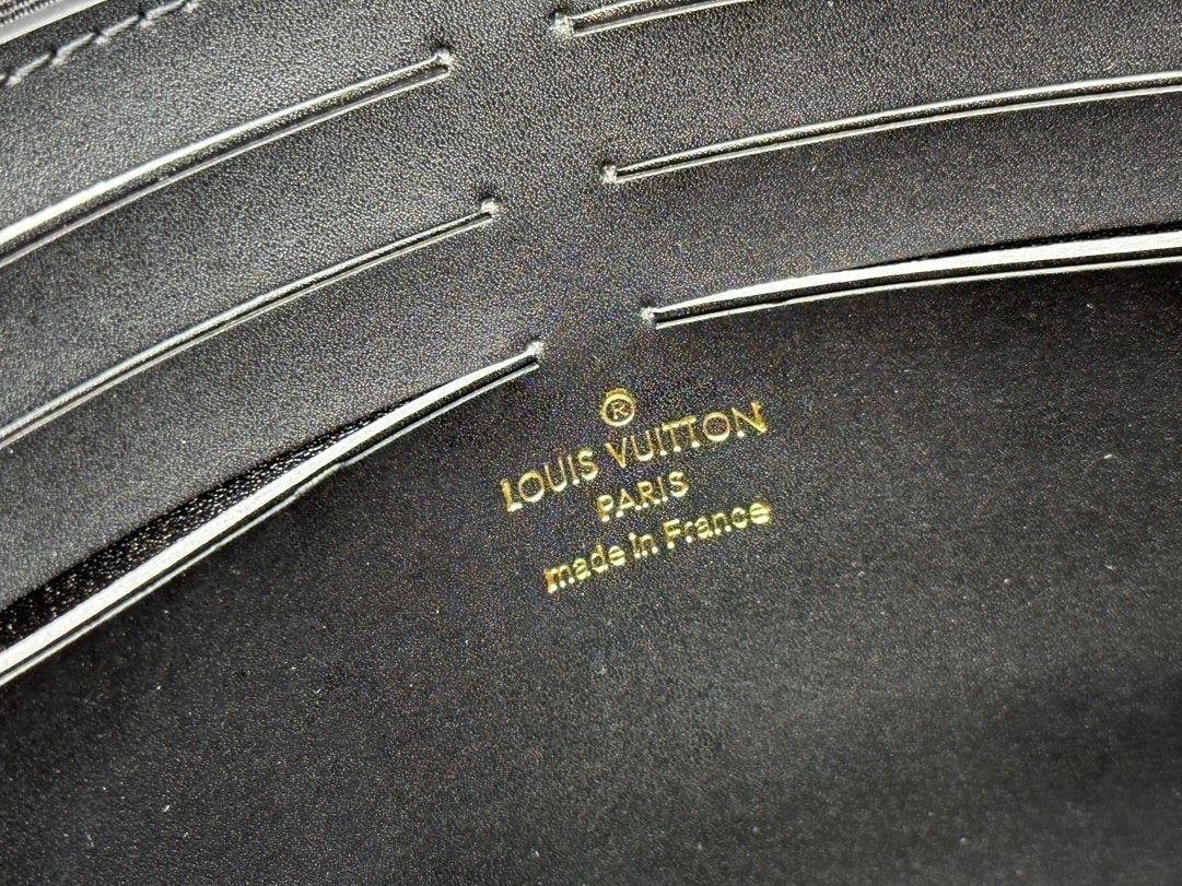 Louis Vuitton Pochette Voyage Monogram Heart Clutch — detail